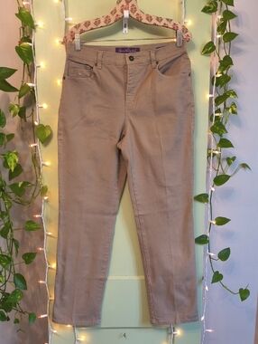 Women's Gloria Vanderbilt Amanda Tan Missy Short 8 Jeans